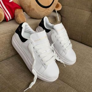 ALEXANDER MQUEEN DAMA Y CABALLERO