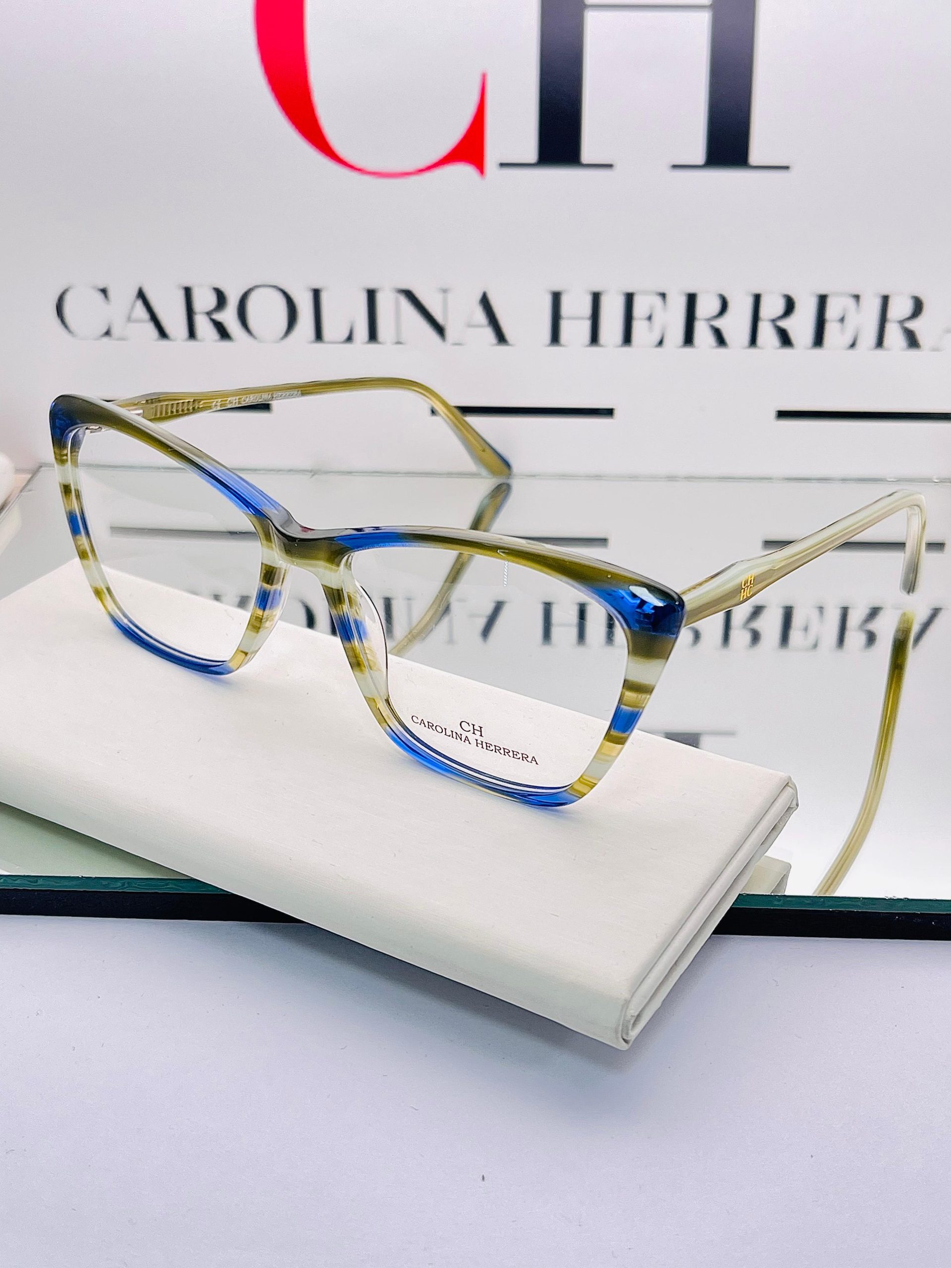 CAROLINA HERRERA 86009 - Image 4